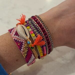 HIPAEMA Gold Tone Five Strand Bright Beads And Shell Bracelet 7"